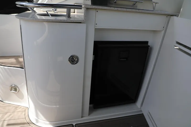 Slide: The Image of Sea Ray 330 Sundancer 2008 - 23