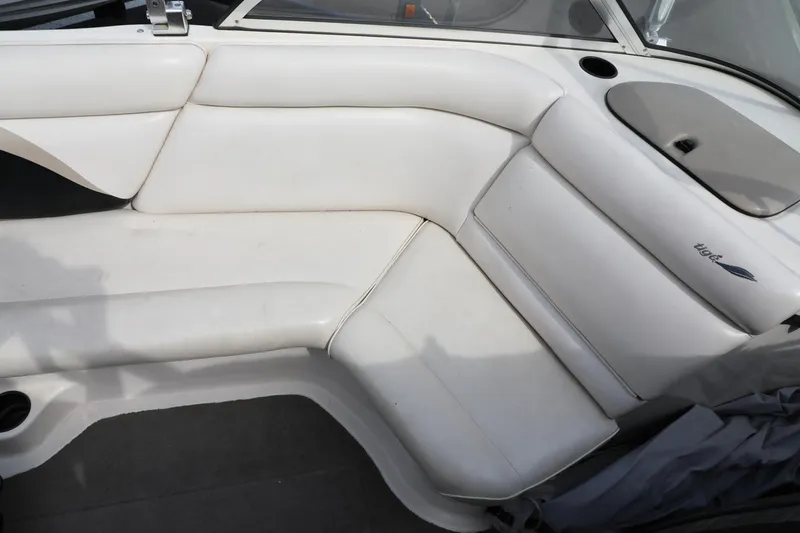 Slide: The Image of White interior seating of a 2000 Tigé 2100V boat. - 10