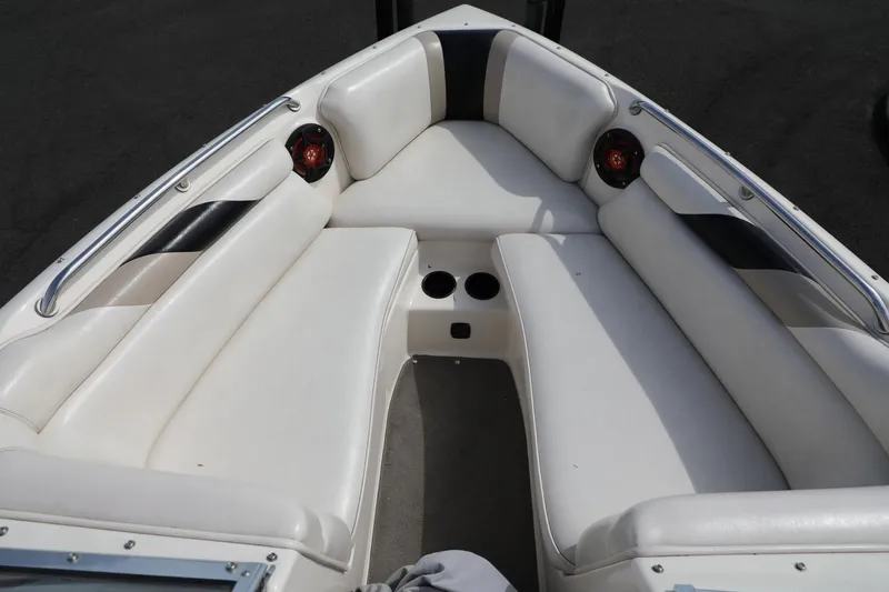 Slide: The Image of Interior of 2000 Tigé 2100V boat with white seating and cup holders. - 6