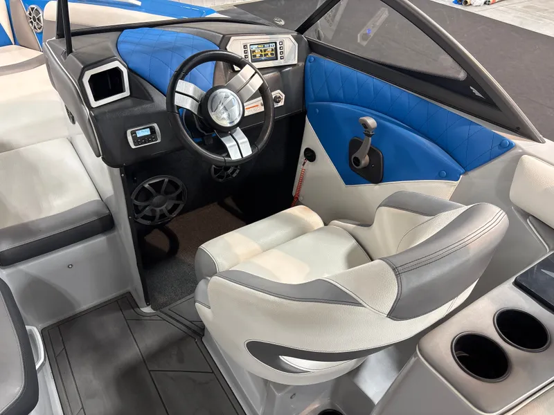 Slide: The Image of Tige R23 2017 - 13