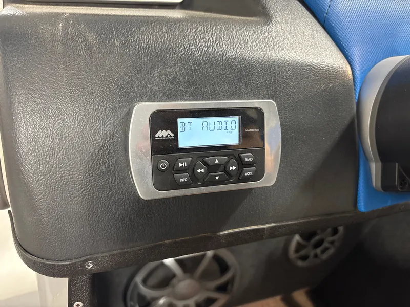 Slide: The Image of Tige R23 2017 - 15