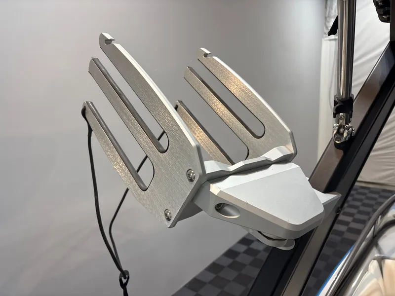 Slide: The Image of Tige R23 2017 - 18