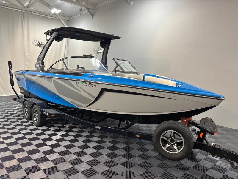 Slide: The Image of Tige R23 2017 - 3