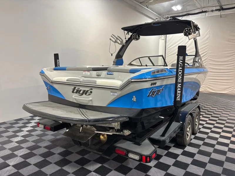 Slide: The Image of Tige R23 2017 - 4