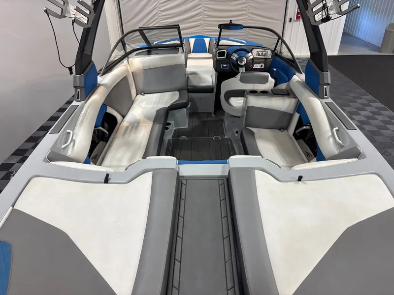 Slide: The Image of Tige R23 2017 - 7