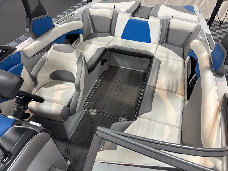 Slide: The Image of Tige R23 2017 - 9