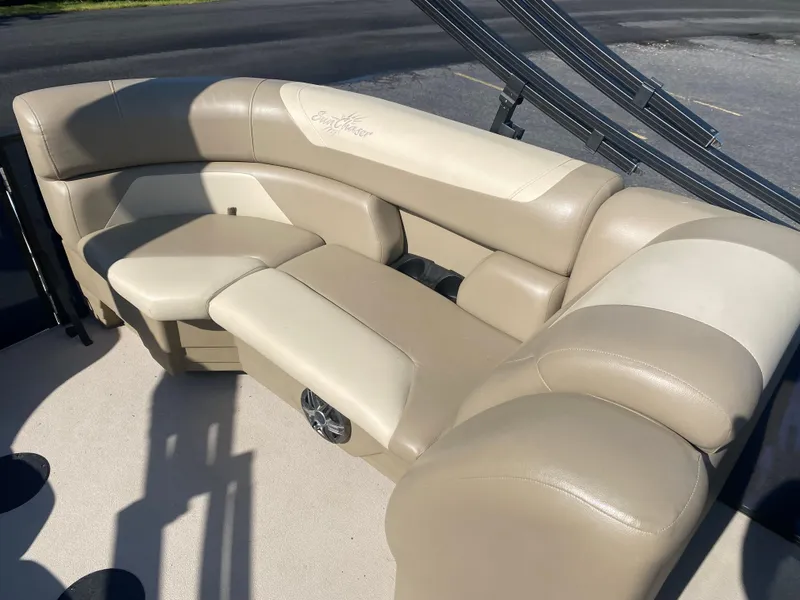 Slide: The Image of 2022 SunChaser Geneva 22 LR DH boat with beige and cream seating. - 18