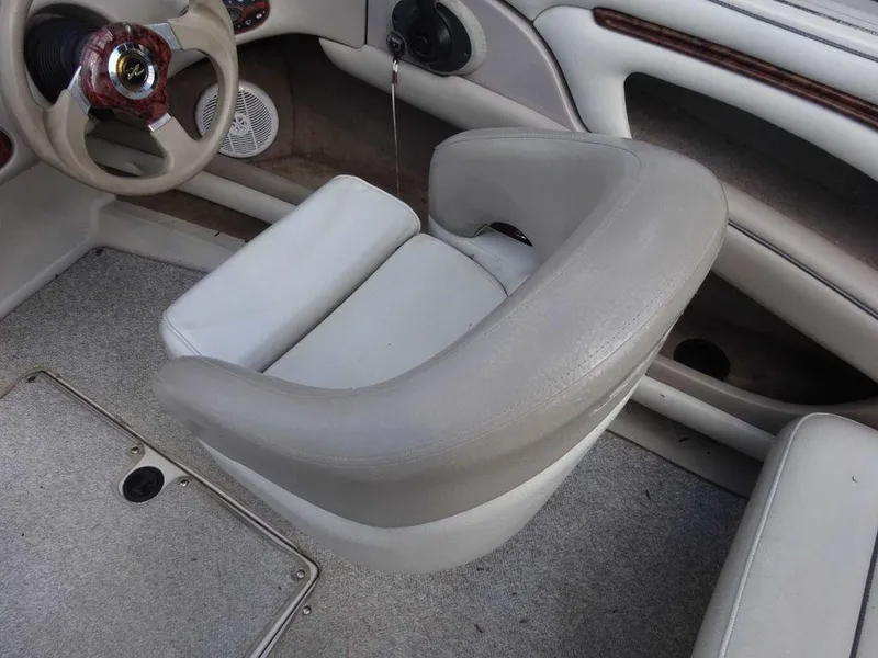 Slide: The Image of Sea Ray 200 Bow Rider 2003 - 33