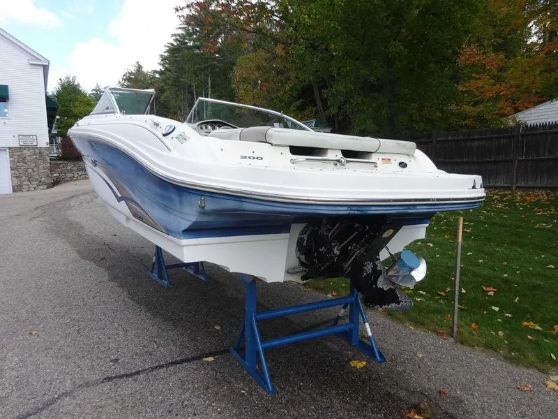 Slide: The Image of Sea Ray 200 Bow Rider 2003 - 59