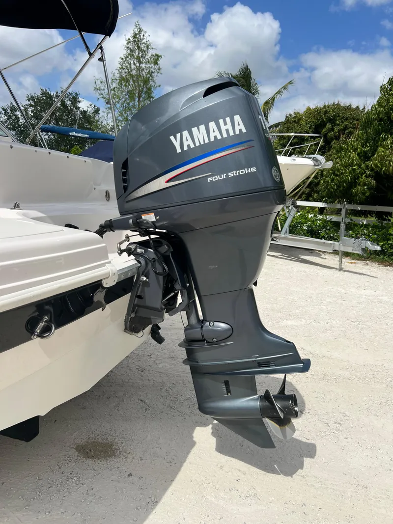 Slide: The Image of Yamaha four-stroke outboard motor on a 2002 Hurricane 194 boat. - 32