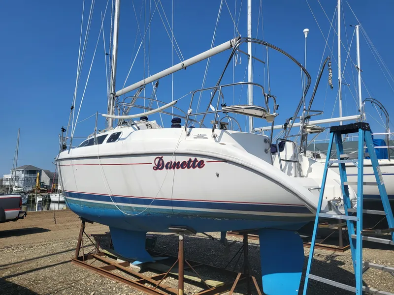 Slide: The Image of 1998 Hunter 280 sailboat on a dry dock. - 9