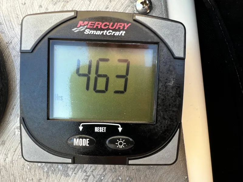 Slide: The Image of Mercury SmartCraft display showing 463 hours on a 2008 Trophy 2503 boat. - 42