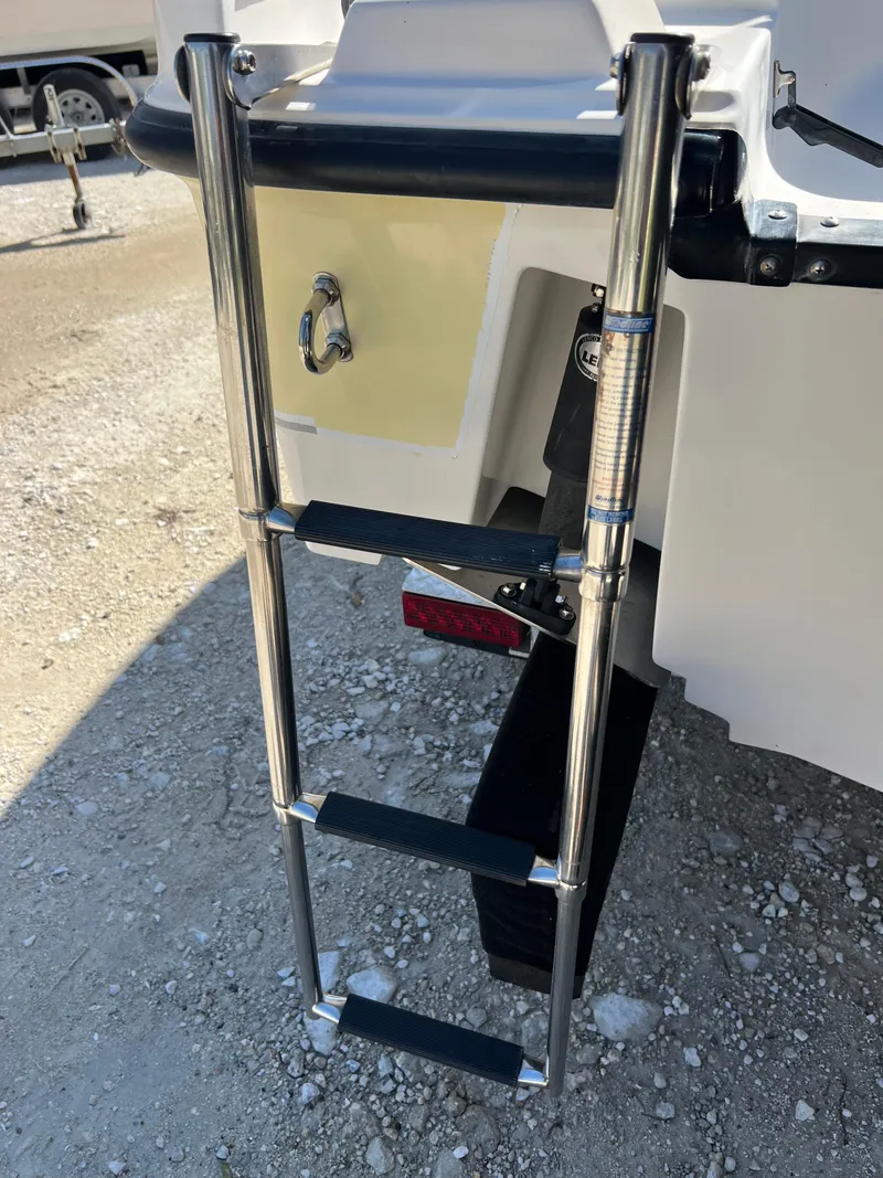 Slide: The Image of Trophy 2503 Center Console 2008 - 50