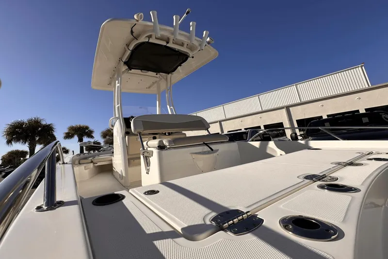 Slide: The Image of Boston Whaler 210 Dauntless 2019 - 13