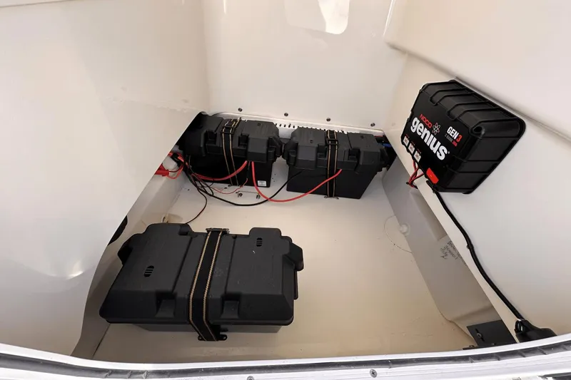 Slide: The Image of Boston Whaler 210 Dauntless 2019 - 27