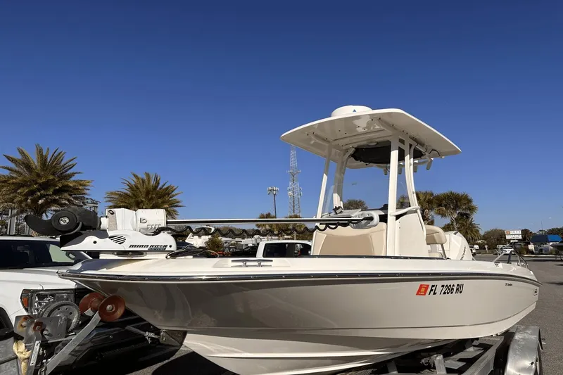Slide: The Image of Boston Whaler 210 Dauntless 2019 - 4