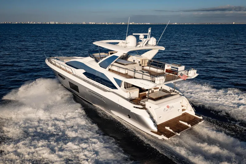 Slide: The Image of Azimut 72 Flybridge 2020 - 11