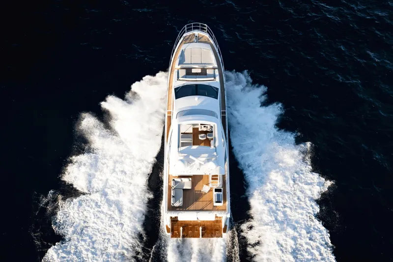 Slide: The Image of Azimut 72 Flybridge 2020 - 12