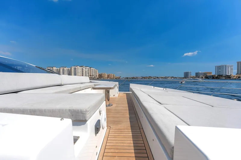 Slide: The Image of Azimut 72 Flybridge 2020 - 14