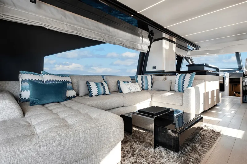 Slide: The Image of Azimut 72 Flybridge 2020 - 17