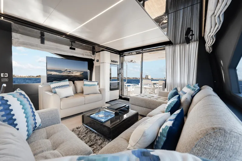 Slide: The Image of Azimut 72 Flybridge 2020 - 18