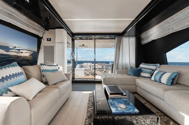 Slide: The Image of Azimut 72 Flybridge 2020 - 19