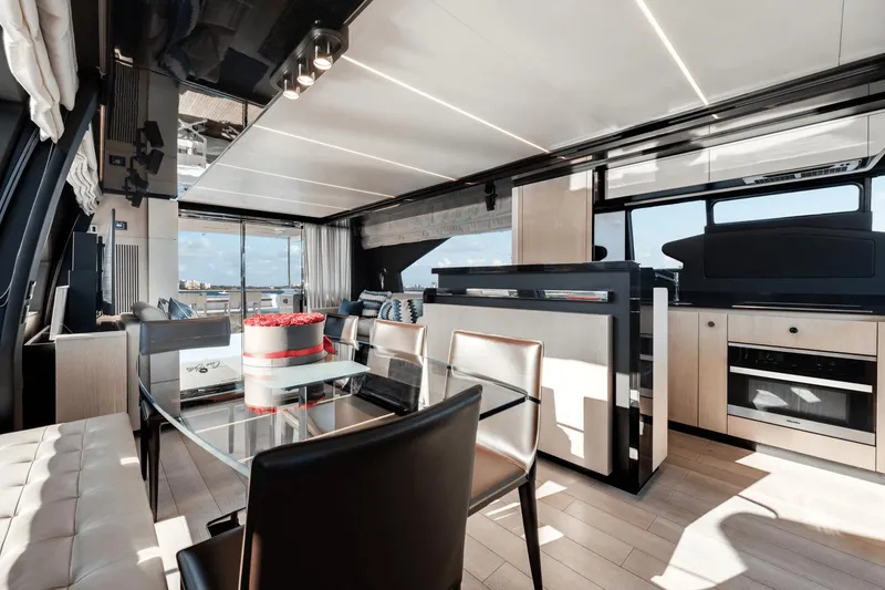 Slide: The Image of Azimut 72 Flybridge 2020 - 25