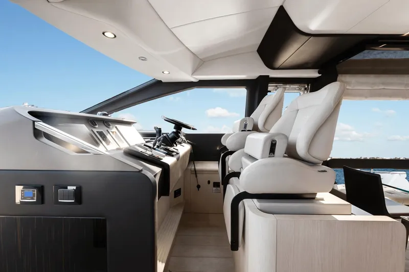 Slide: The Image of Azimut 72 Flybridge 2020 - 27