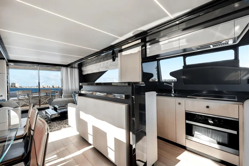 Slide: The Image of Azimut 72 Flybridge 2020 - 29