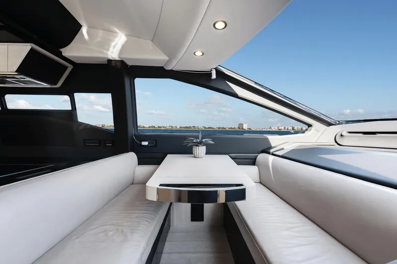 Slide: The Image of Azimut 72 Flybridge 2020 - 32