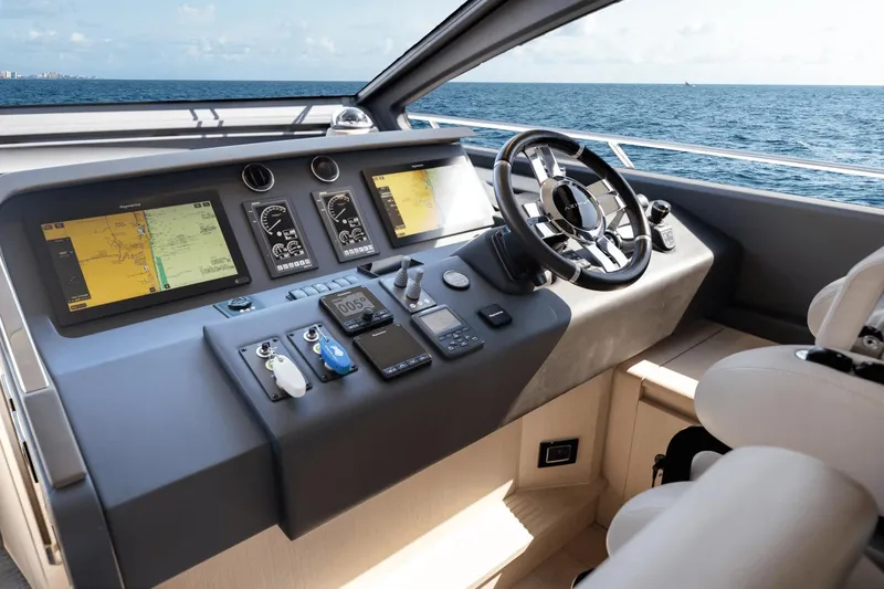 Slide: The Image of Azimut 72 Flybridge 2020 - 34