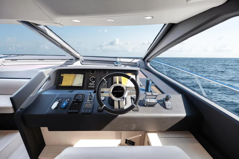 Slide: The Image of Azimut 72 Flybridge 2020 - 35