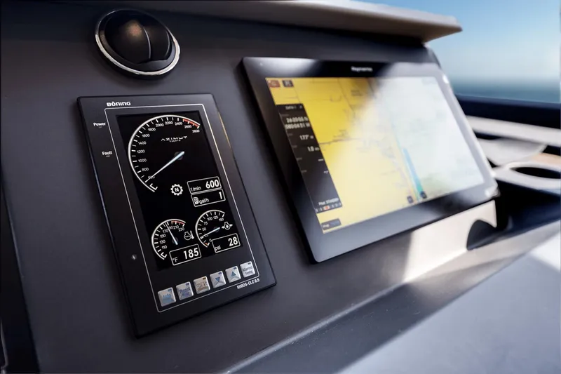 Slide: The Image of Azimut 72 Flybridge 2020 - 38