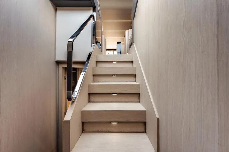 Slide: The Image of Azimut 72 Flybridge 2020 - 41