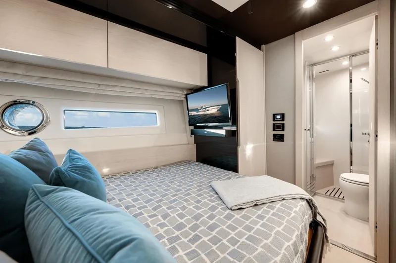 Slide: The Image of Azimut 72 Flybridge 2020 - 48