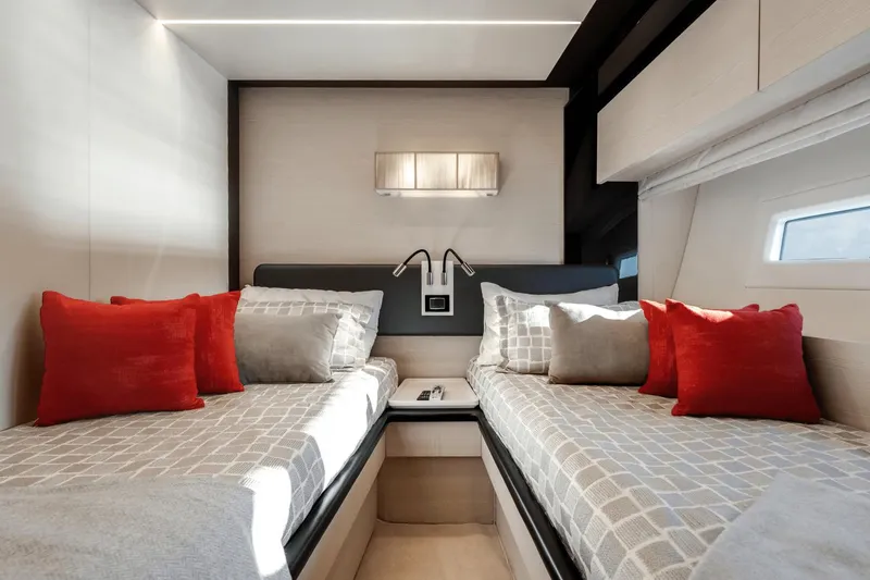 Slide: The Image of Azimut 72 Flybridge 2020 - 50