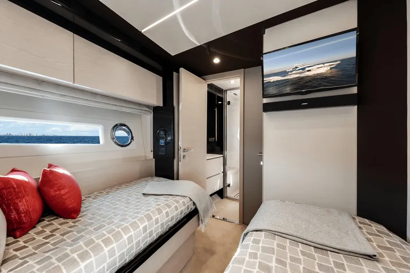 Slide: The Image of Azimut 72 Flybridge 2020 - 51