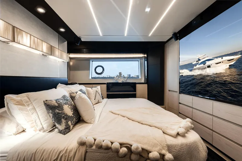 Slide: The Image of Azimut 72 Flybridge 2020 - 53