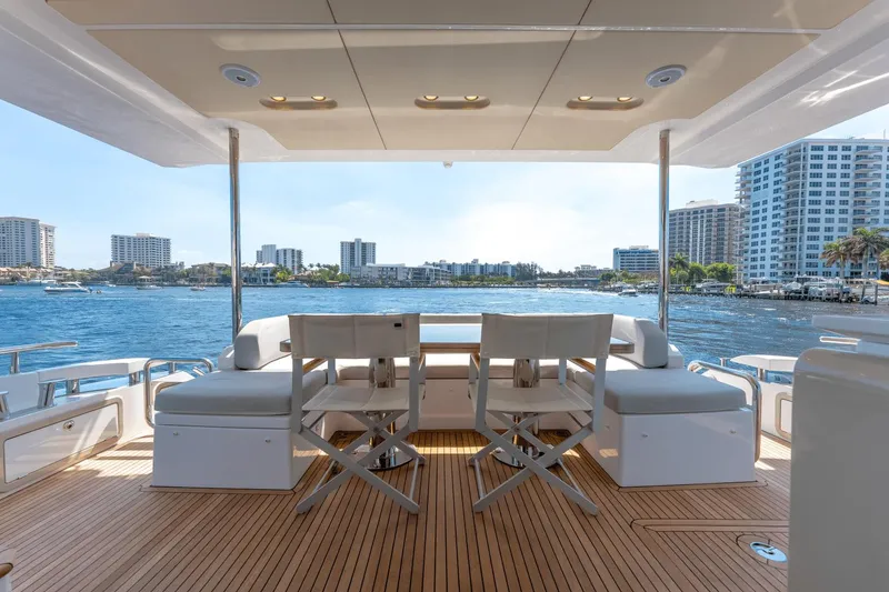 Slide: The Image of Azimut 72 Flybridge 2020 - 61