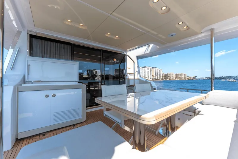 Slide: The Image of Azimut 72 Flybridge 2020 - 63