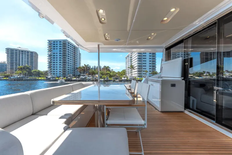 Slide: The Image of Azimut 72 Flybridge 2020 - 64