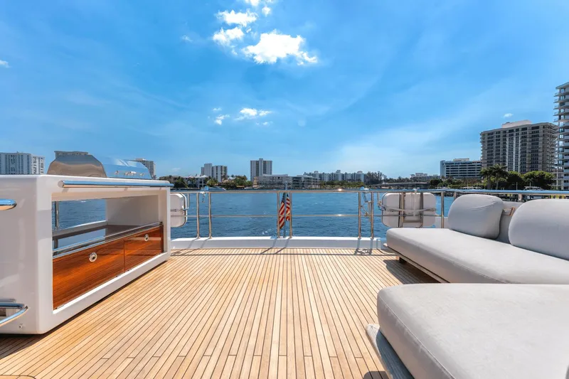 Slide: The Image of Azimut 72 Flybridge 2020 - 67