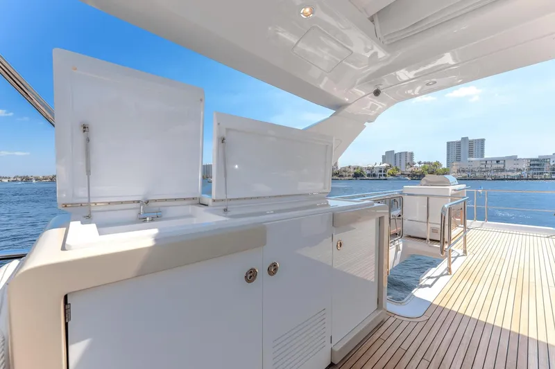 Slide: The Image of Azimut 72 Flybridge 2020 - 72