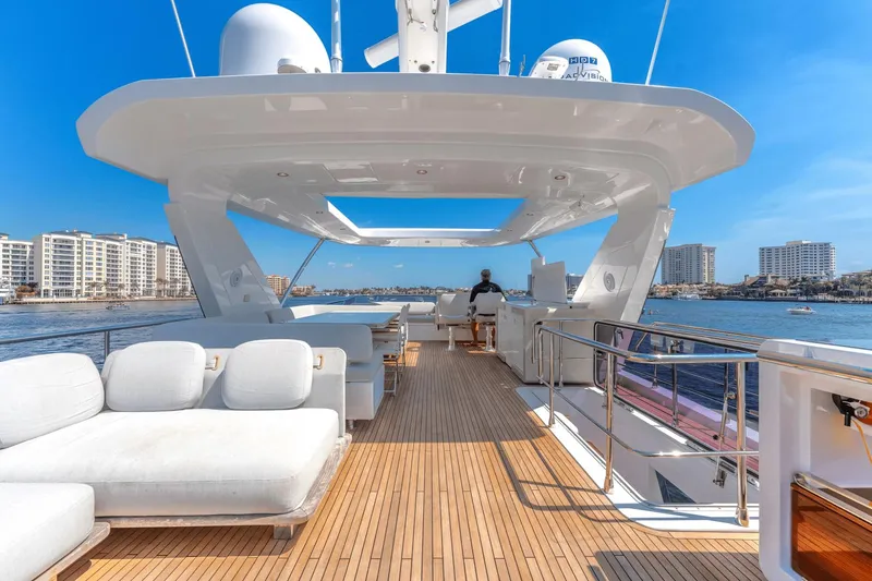 Slide: The Image of Azimut 72 Flybridge 2020 - 74