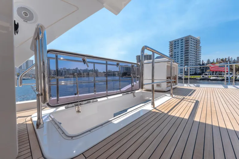 Slide: The Image of Azimut 72 Flybridge 2020 - 78