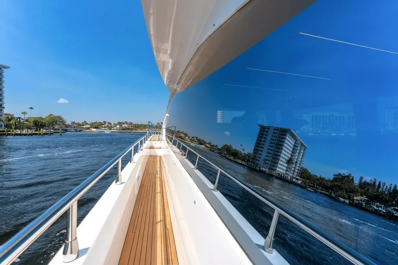 Slide: The Image of Azimut 72 Flybridge 2020 - 79