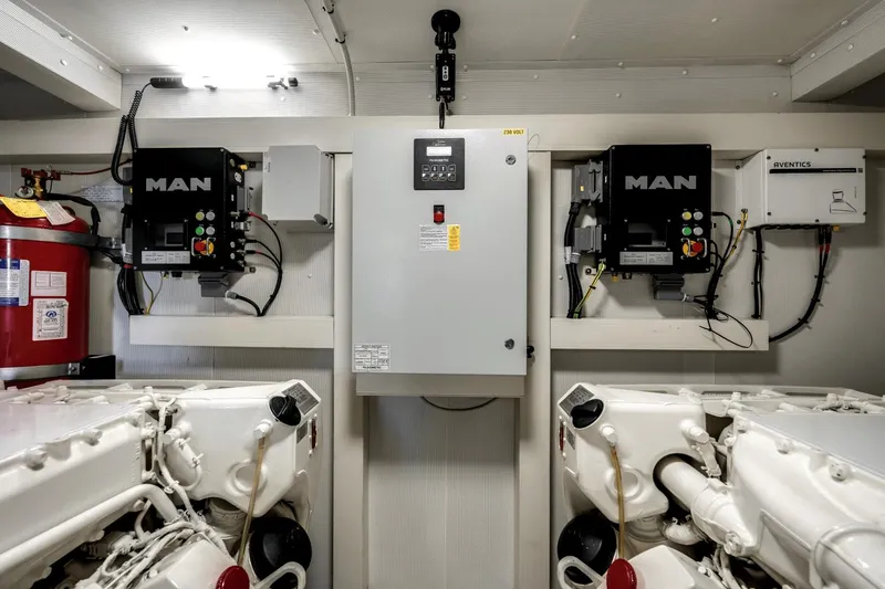 Slide: The Image of Azimut 72 Flybridge 2020 - 85