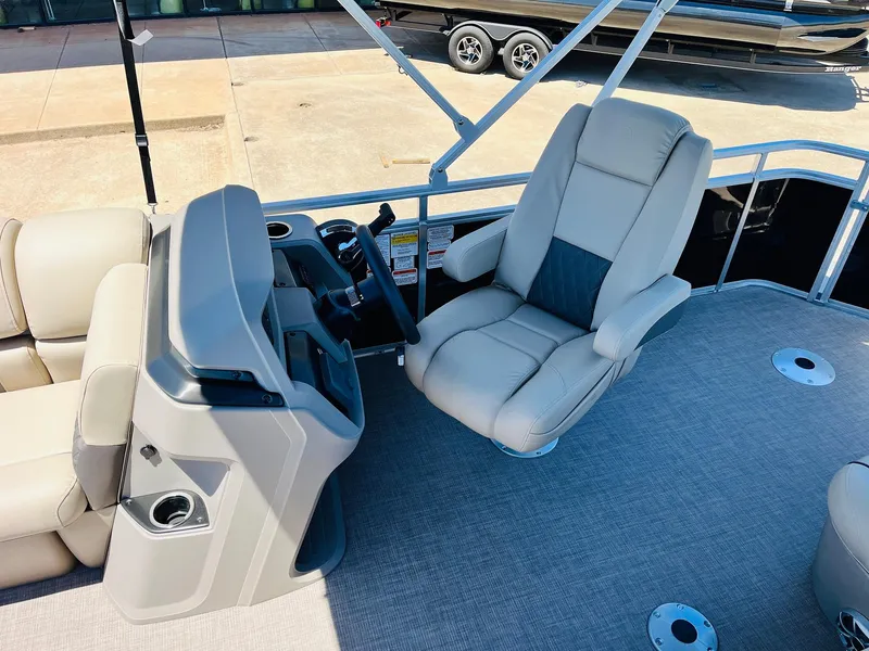 Slide: The Image of 2024 Sun Tracker SportFish 20 DLX boat interior with captain's chair and steering console. - 29