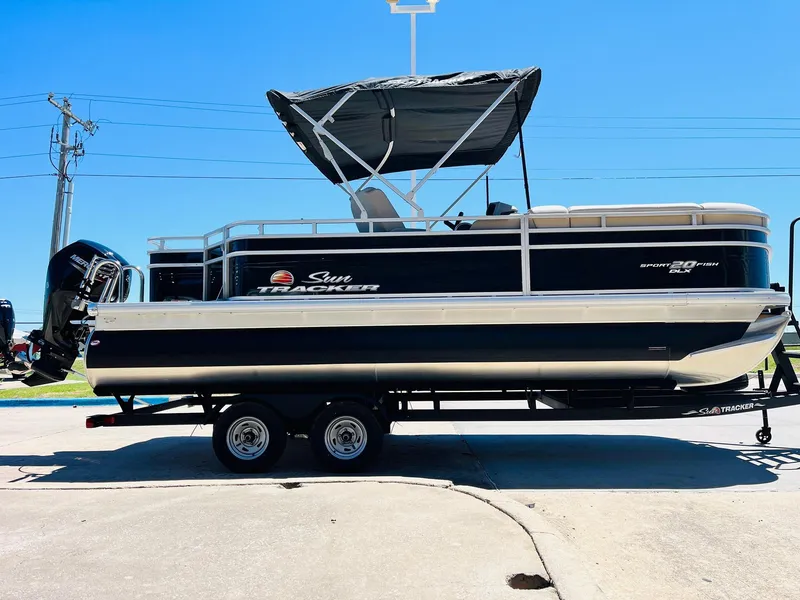 Slide: The Image of 2024 Sun Tracker SportFish 20 DLX pontoon boat on trailer, side view. - 4