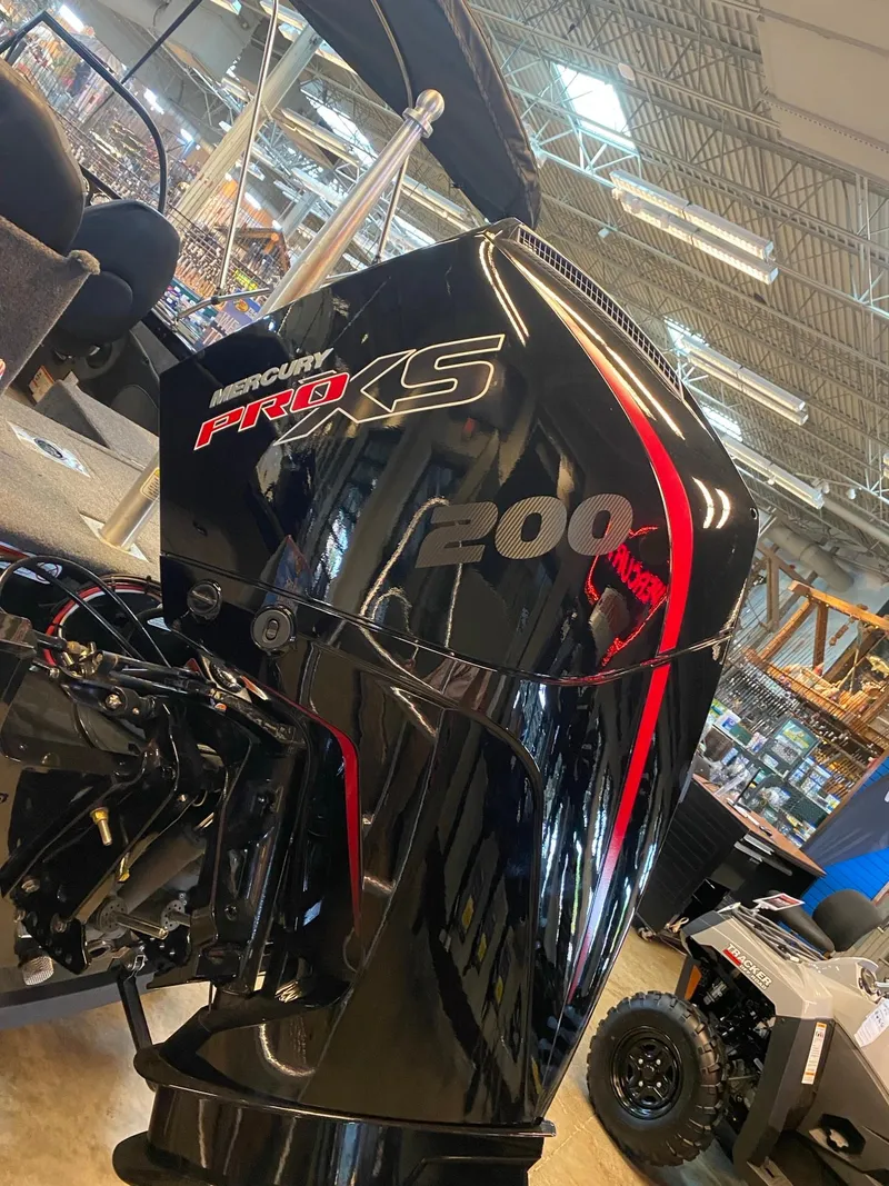 Slide: The Image of 2024 Tracker Targa V-18 Combo with Mercury Pro XS 200 engine in showroom. - 10